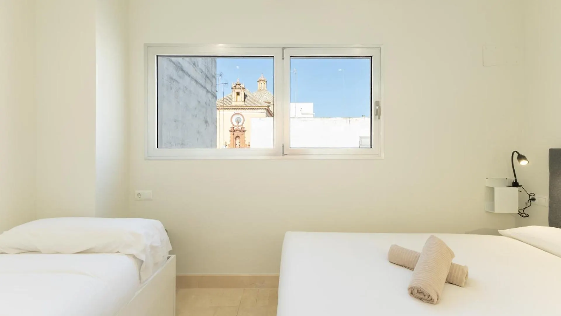 Tentudia Charming Apartments With Private Roof-Top Or Patio In San Bernardo By Oui Seville