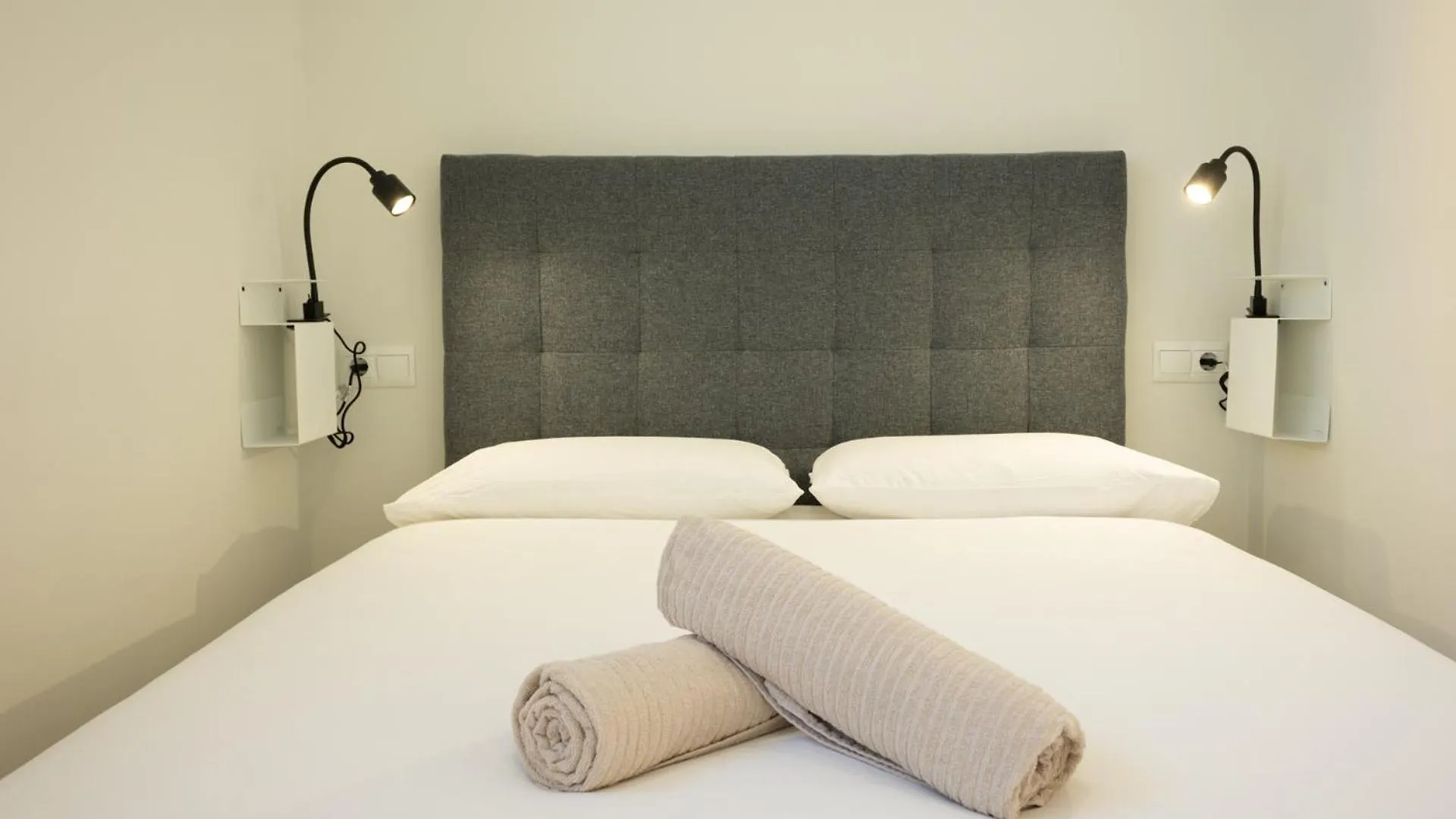 Tentudia Charming Apartments With Private Roof-Top Or Patio In San Bernardo By Ocityzen  Seville