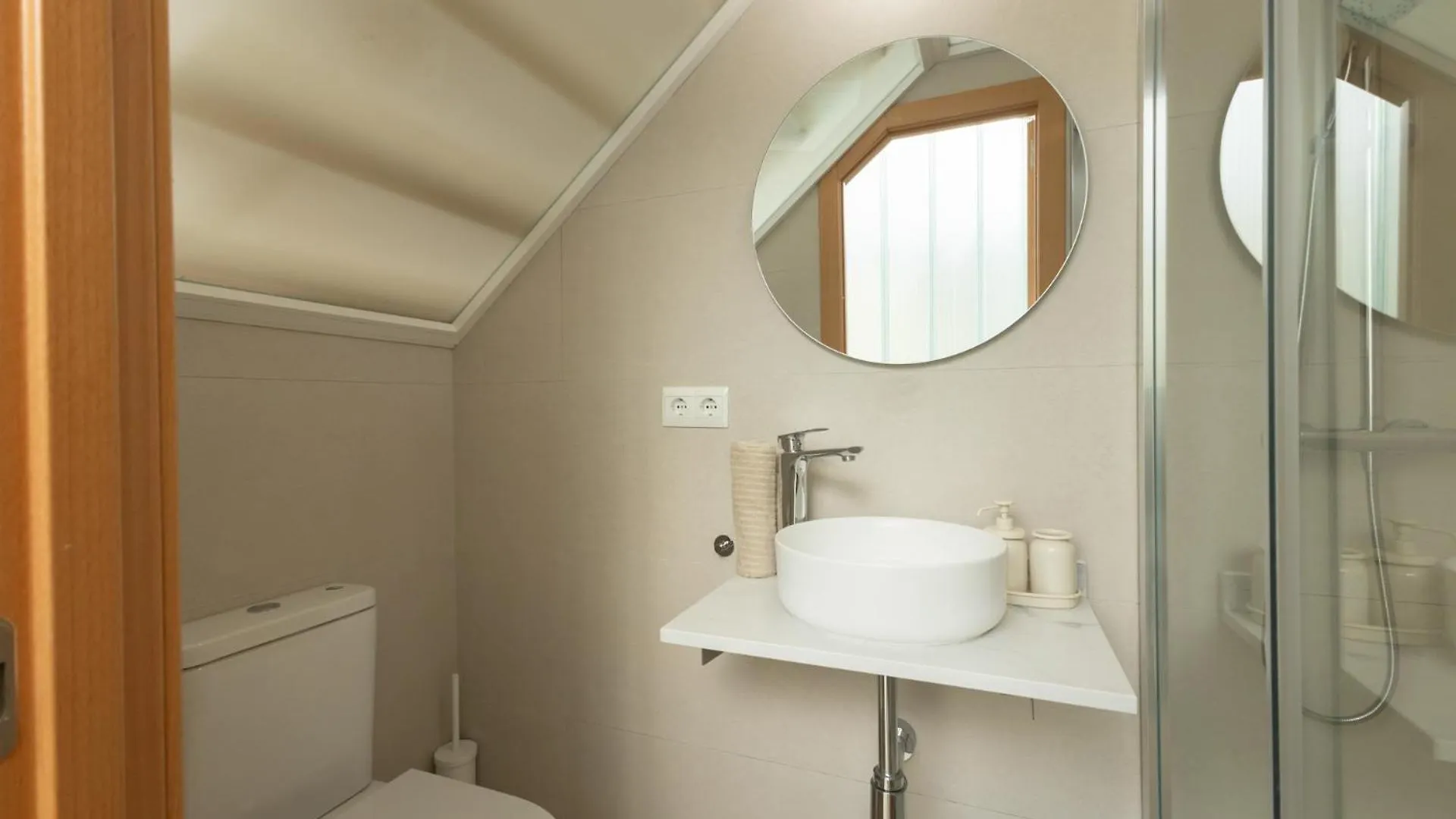 Tentudia Charming Apartments With Private Roof-Top Or Patio In San Bernardo By Oui Seville 0*,