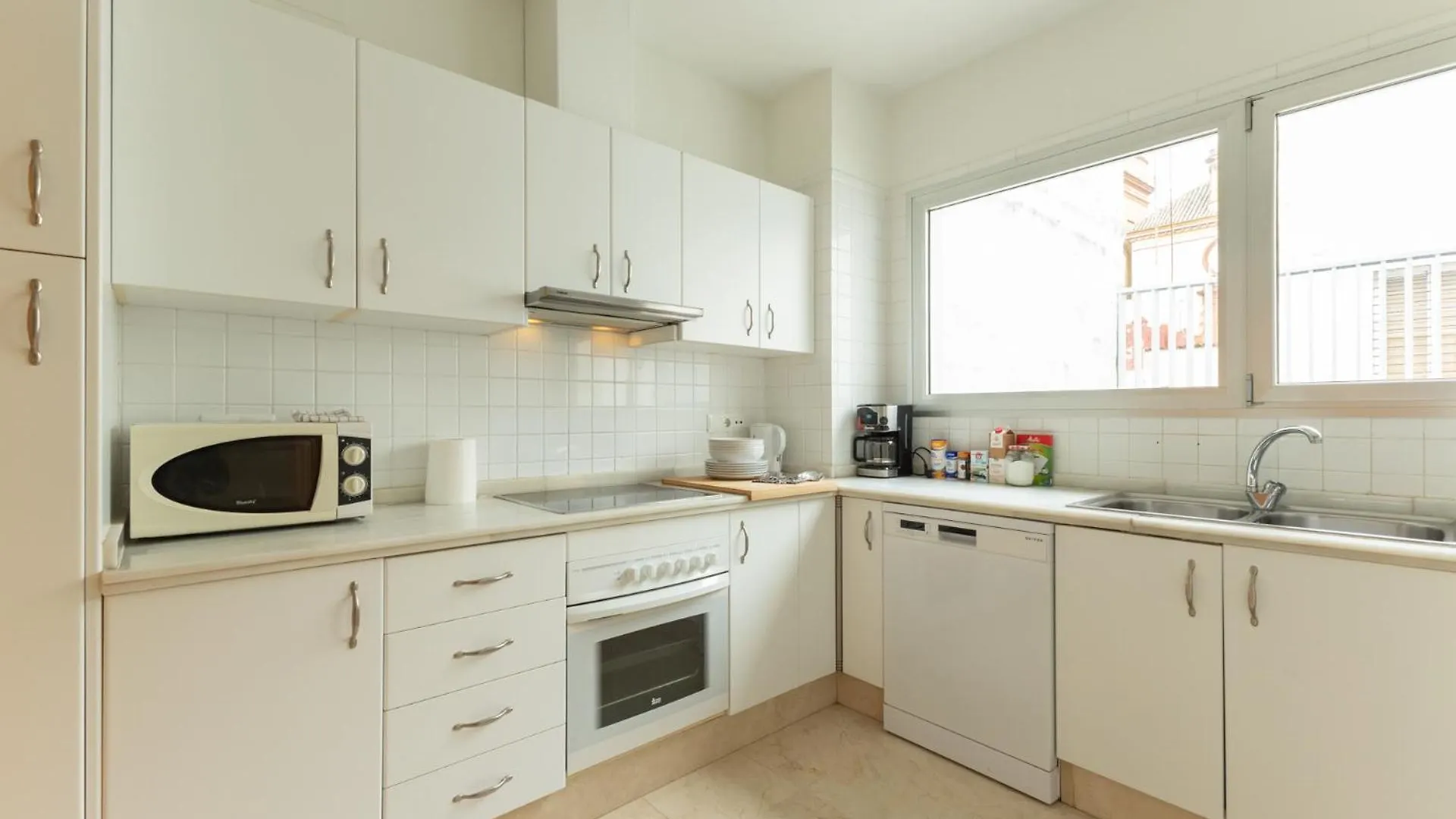 Tentudia Charming Apartments With Private Roof-Top Or Patio In San Bernardo By Ocityzen セビリア 0*,  スペイン