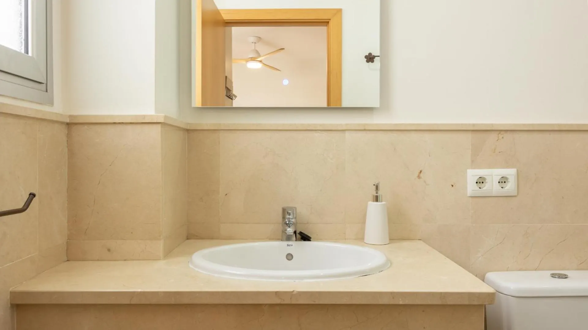 Tentudia Charming Apartments With Private Roof-Top Or Patio In San Bernardo By Ocityzen セビリア