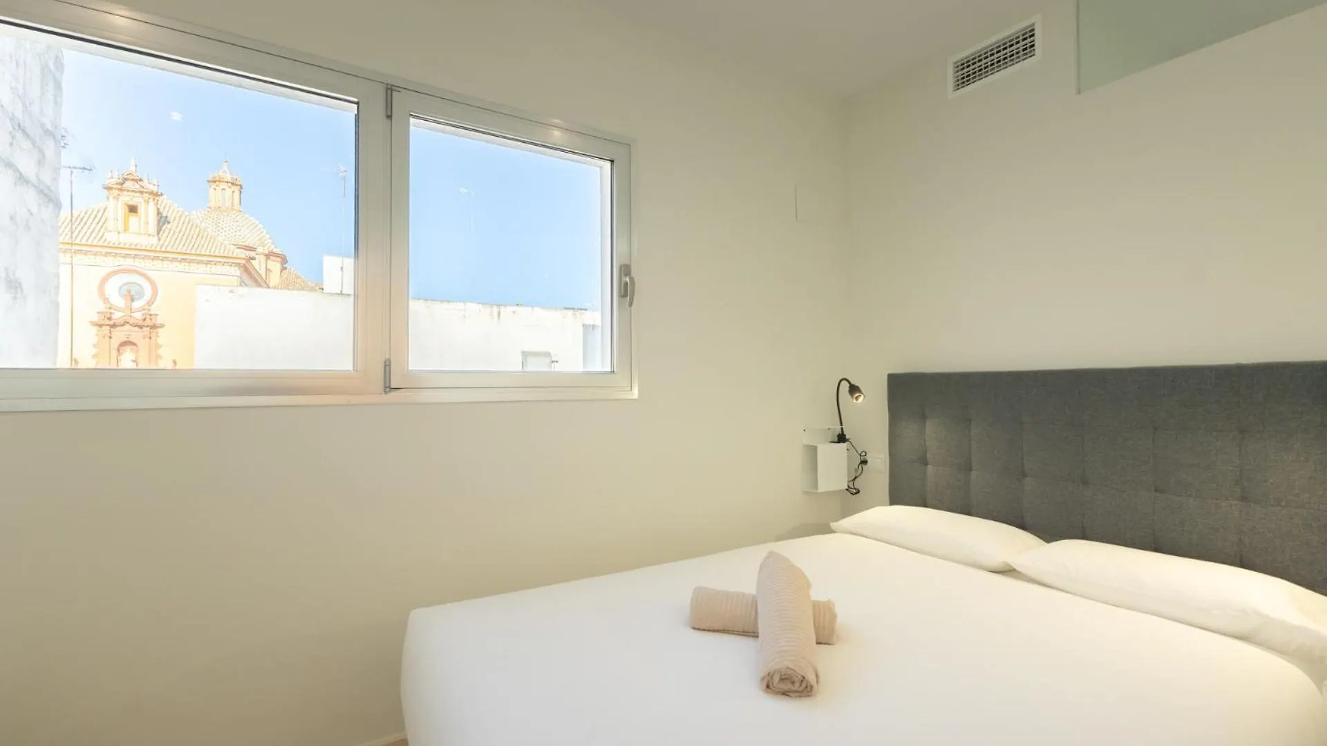 Tentudia Charming Apartments With Private Roof-Top Or Patio In San Bernardo By Oui Seville 0*,  Spain